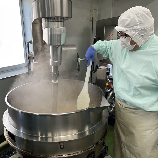 「たっぷり具材シリーズ」をつくる風土食房をレポート